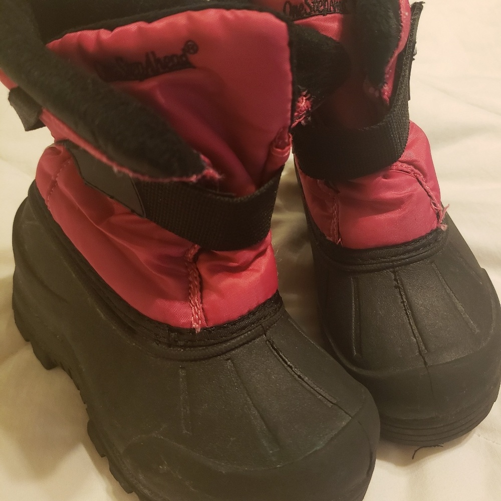 Snow boots